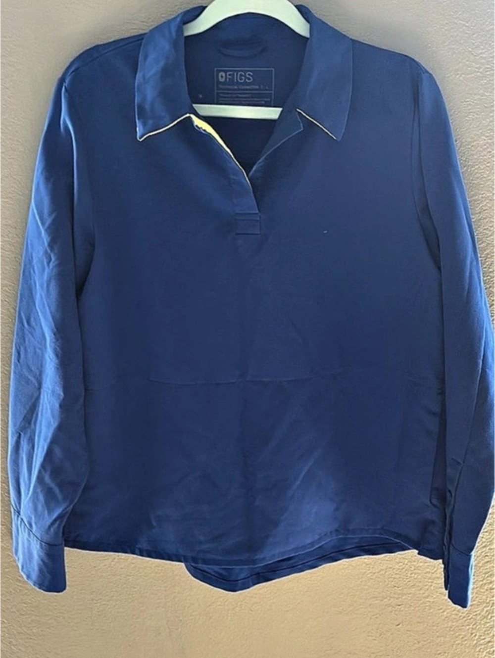 FIGS top Technical Collection Blue & Yellow Large used.